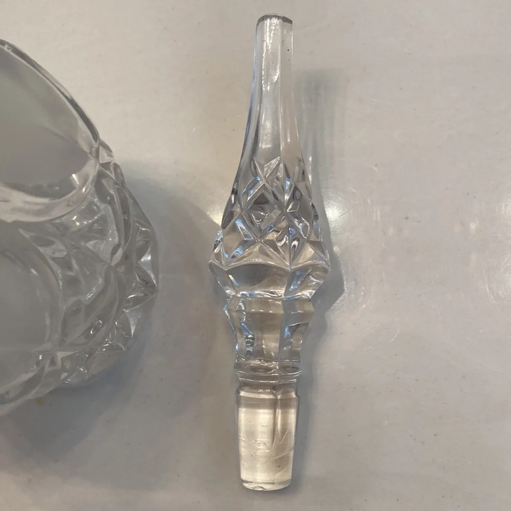 Gorgeous Crystal frosted wine decanter. 15‎ 1/2 in tall. Very heavy